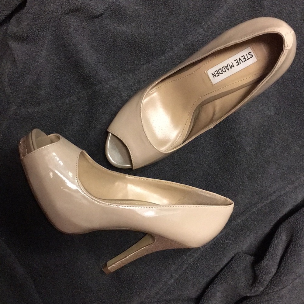 Steve Madden heels - nude with glitter heel size 7